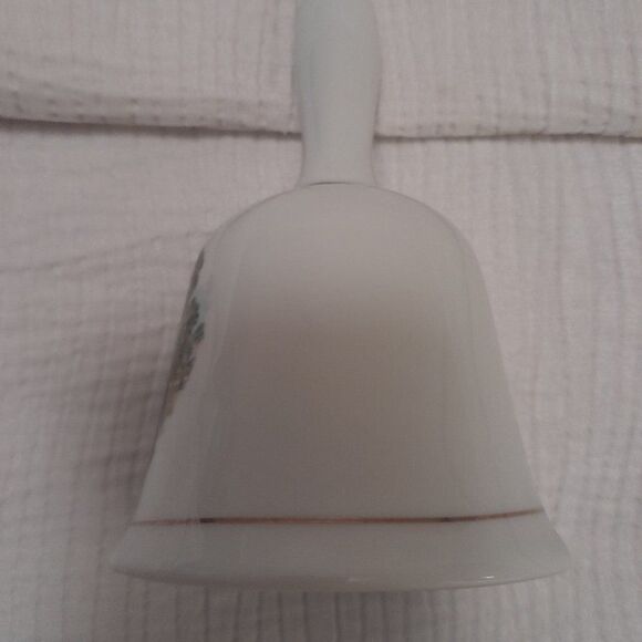 Currier & Ives Autumn in New England Cider Making Bell. - Picture 6 of 6